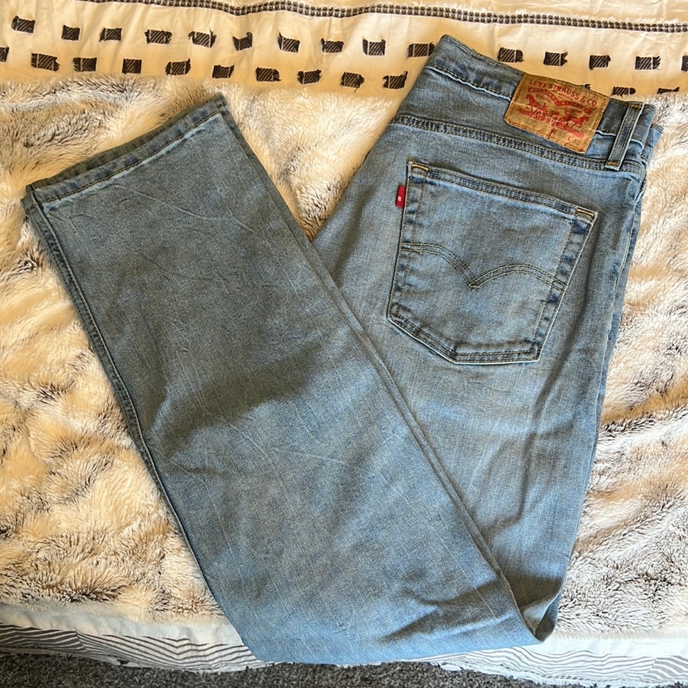 Men’s Levi’s straight jeans